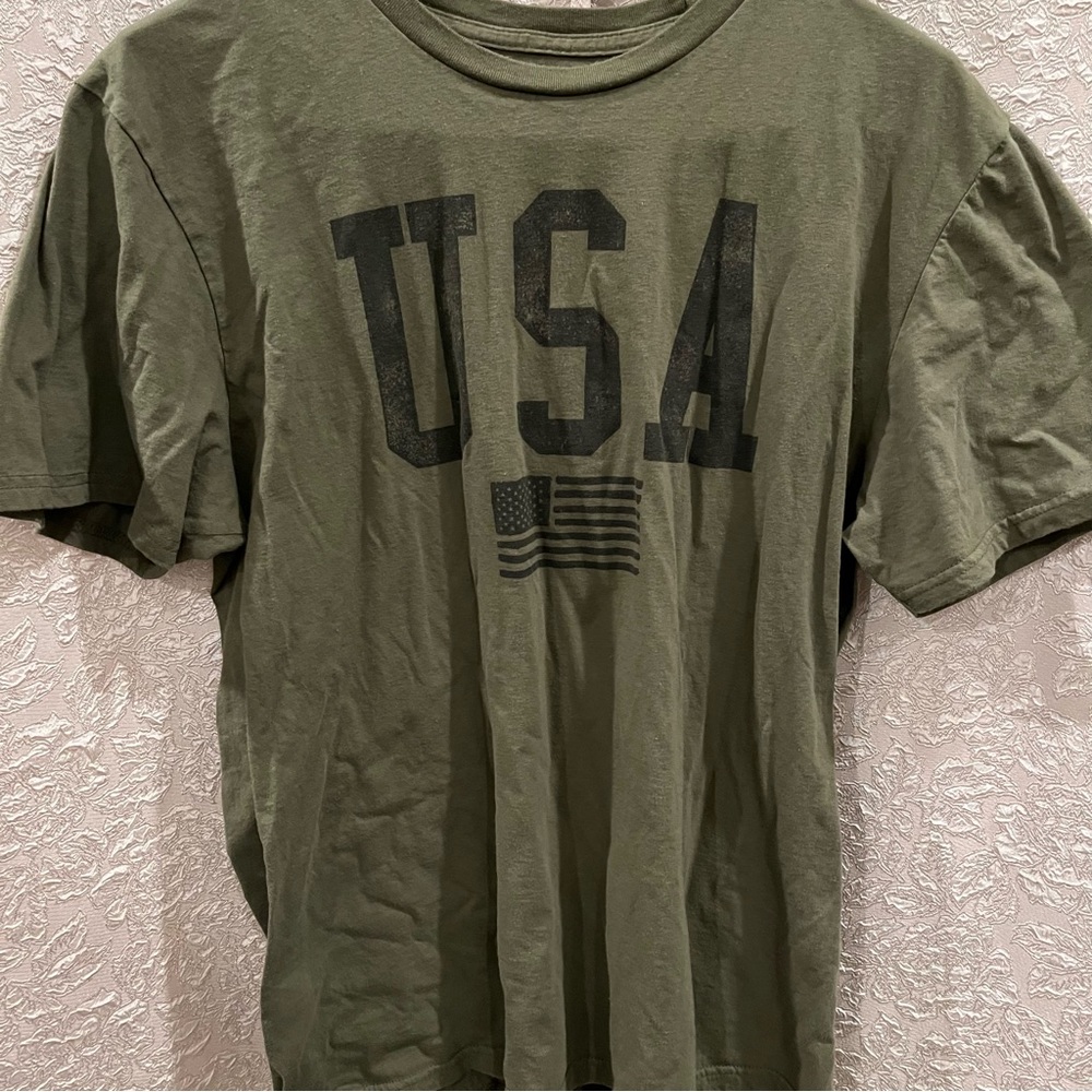 Cotton shirt for men. Great for workouts and active lifestyle.